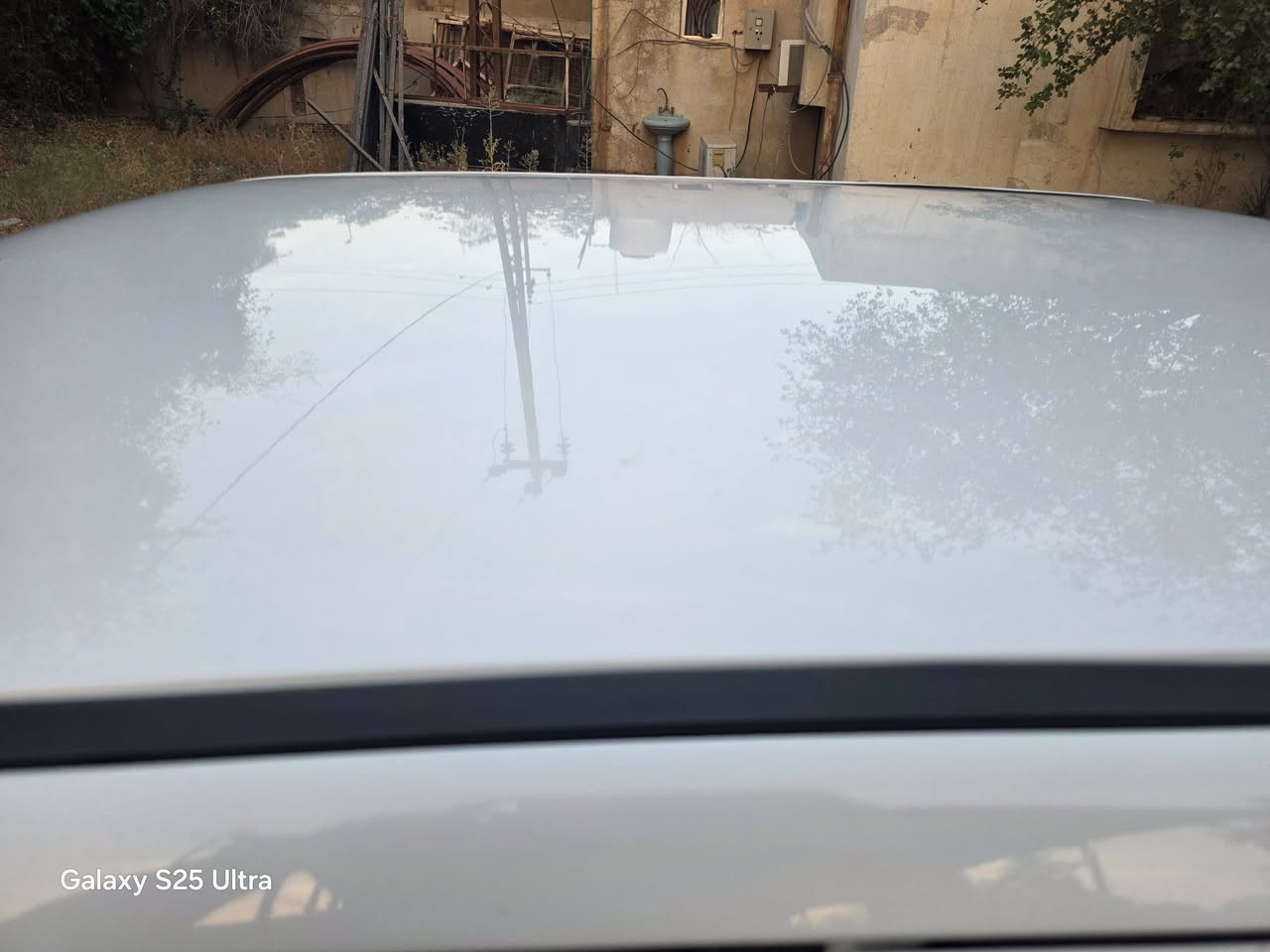 من رخصت الادمن المحترم 
اخوان سايبه مديل ٢٠ بسمي سنويه ساقطه صارلها شهر السياره شوفت العين واحلى من الصوره بس بيها ملاحظة من أشغل يطلع دخان ويختفي نهائيا فقط بس بلتشغيل تبريد ثلج السياره كارتون السعر ٥٣ 
*********** بي واتساب واسف ع الاطاله
