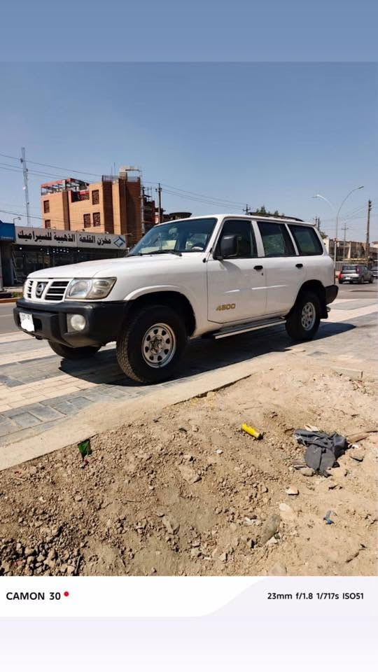نيسان باترول 2002 رقم انگليزي 
السيارة  گير ومحرك حيل نظيف لاصرف ولاتبخير السيارة بلادية مابيها صبغ عدا الجاملغ الخلفي صبغ قليل كشنات جلد 
السيارة موجودة في بغداد .. رجاءً بس الشراي يتصل ***********
