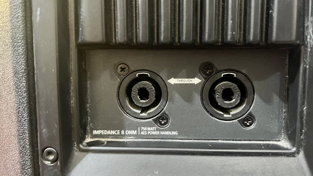 السلام عليكم سماعات زوج RCF 725 للبيع
السعر مليون ونص قفل إيطالي اصلي شرط الفحص


**إذا كنت صاحب هذا الإعلان وتريد حذفه لأي سبب، رجاءا أرسل رسالة إلى الدعم الفني**