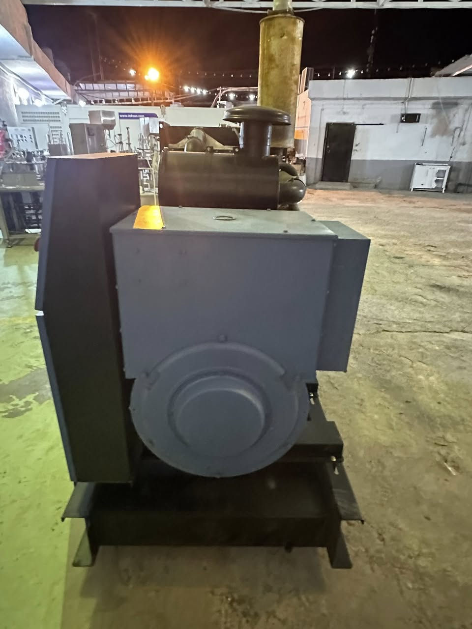 السلام عليكم مولده 250 كيفي كمنز 114شرط الحمل وضمان شاشه اوتو حمايه فول تشغيل واطفاء ذاتي راديتر حجم كبير العنوان النجف الاشرف السعر 60 ورقه ***********
