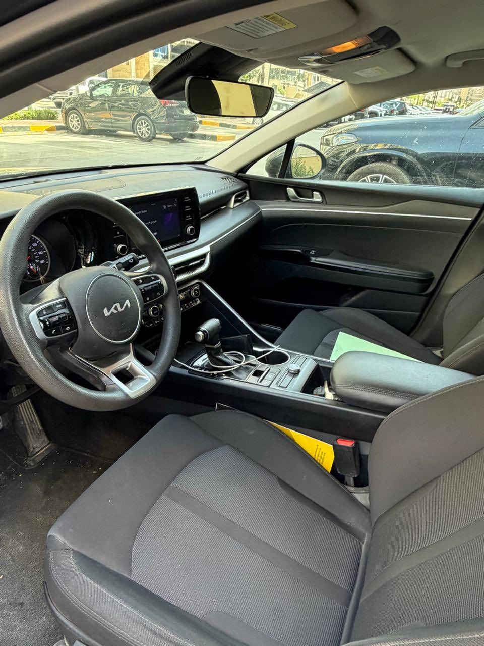 بسعر 155 ورقه بدون قطره صبغ 
Kia K5 2023 أمريكي كلين تايتل 
مواصفات عاديه بصمه وتشغيل عن بعد رادارات كامره حساسات 
 بيها فقط طخه با دعاميه من امريكه باقي السياره مكفوله 
رقم بغداد باسمي عنواني المنصور 
السياره ماشيه 44 الف
سعرها كلش زين با عافيه على ياخذها جديده 
***********
