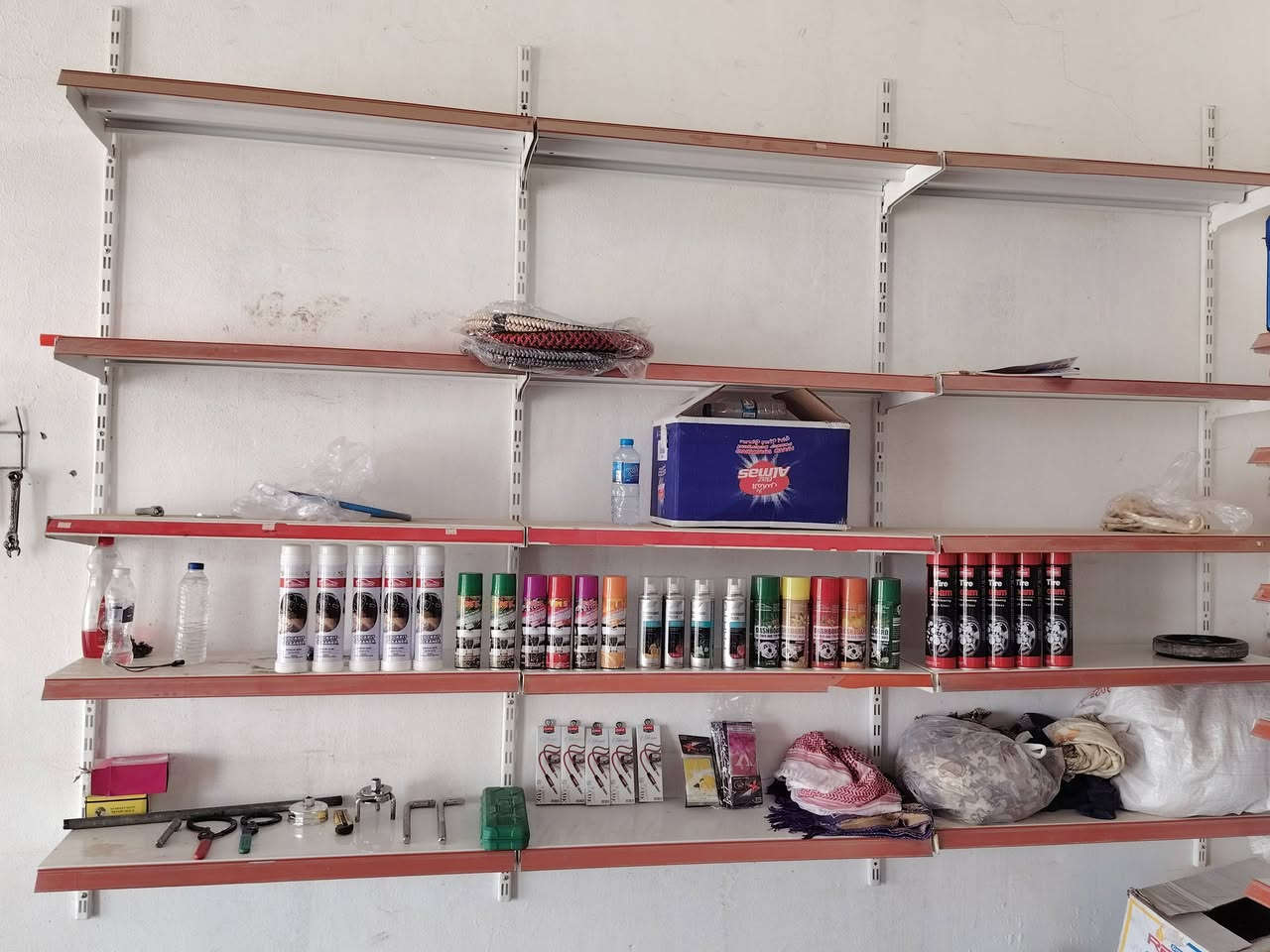 تم بحمد الله افتتاح محل[محمود الدليمي] 🛠️
لتبديل الزيوت، صيانة الإطارات، وتشحيم السيارات.
نستقبلكم يومياً من الساعة [8] صباحاً وحتى [6].مساءً 
موقعنا: [تقاطع الطوب مجاور محلات ابو بدر التجاريه للأطارات ]
للاستفسار: [***********] ابو كرم
شعارنا: دقة في العمل.. وسرعة في الإنجاز.
