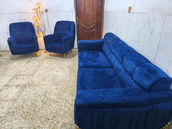 تخم تركي سرير قلاب 10 مقاعد نظيف 
سعره 420 وبي مجال لبياع 
يوجد توصيل بكروه ب واتساب
***********
