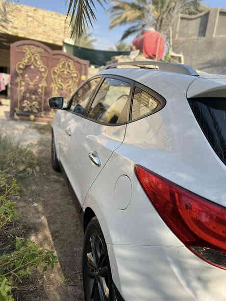 السلام عليكم توسان لل بيع موديل ٢٠١٥ سياره خير من الله مكفوله كفاله عامه السياره بسمي 
السياره بيها كم شخط موجود وياها سونارها تفحص تقتنع 
االشراي فقط يتصل البياع شره امشي عليك الله لا تكسر بحلال العالم تصل ***********
