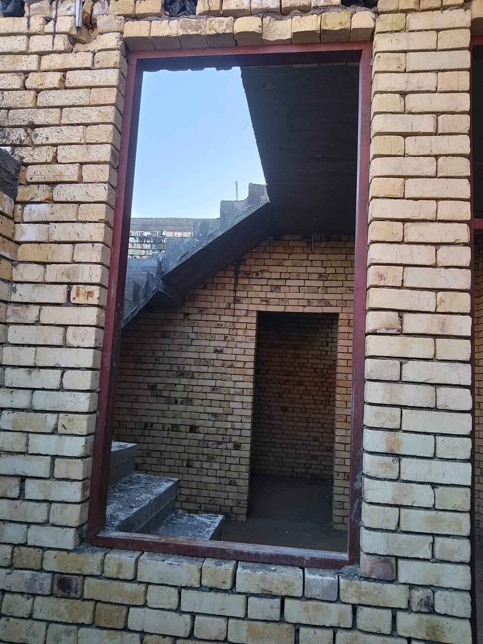 هيكل ١٠٠م خلفي للبيع السعر ٤٧ العنوان الفداء مقاطعه ٢٤ خلف شارع ٦٠ للاستفسار الاتصال 
***********
