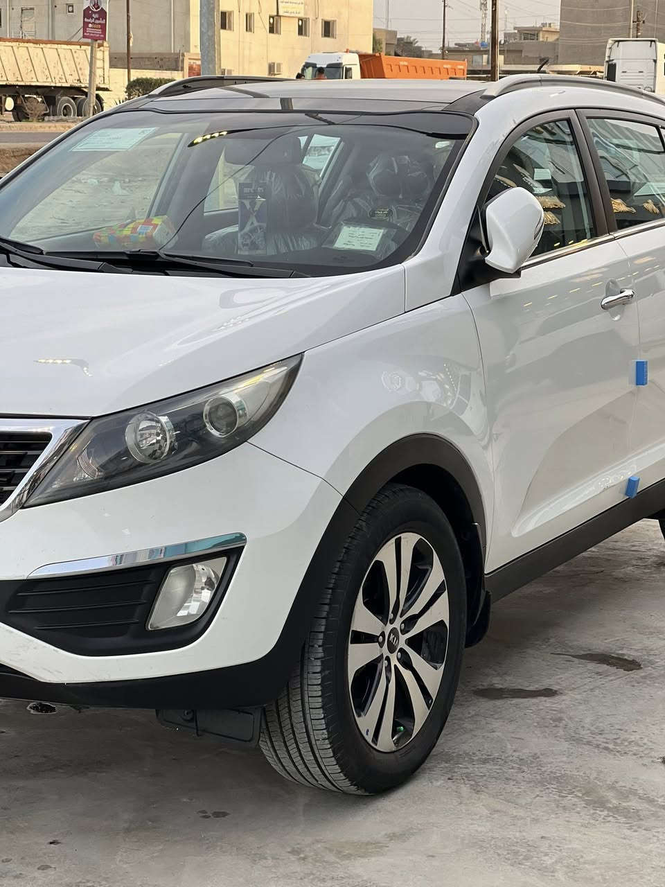 سبورتج 2011 بصمه كشنات كهرباء سلايد روف سياره بيها بارد خفيف ماشيه 160 حداديه جديده سياره جاهزه خير من الله 
مكينه 2000 سياره بلاديه ع ايدي جرس 120 يشتغل مو مغيري 😉
السعر 147 ورقه 
***********
السياره ب اسمي
