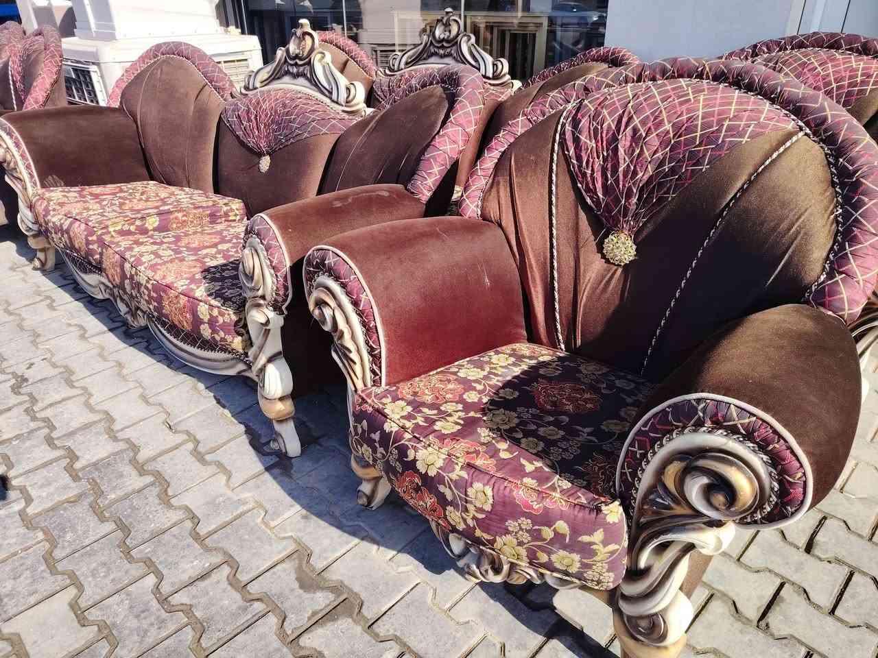 ⚜️👑 مجمع ابو بلاش للاثاث 👑⚜️
تخم قنفات تركي ملكي خشب زان 10مقعد السعر 325 
جميع اللوان متوفر مختلف المديلات والقياسات صار عنده مراوس القديم بالجديد صار عدنه نضام القصد📌 العنوان كربلاء طريق الحر مجاور معمل الثلج  مقابيل الاتحاد الرياضي اي ستفسار الاتصال  يوجد واتساب 👈***********👉👈***********👉
