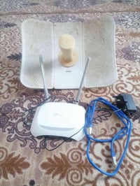 راوتر وصحن للبيع شغال مابي شي السعر 50وبي مجال 07806143394