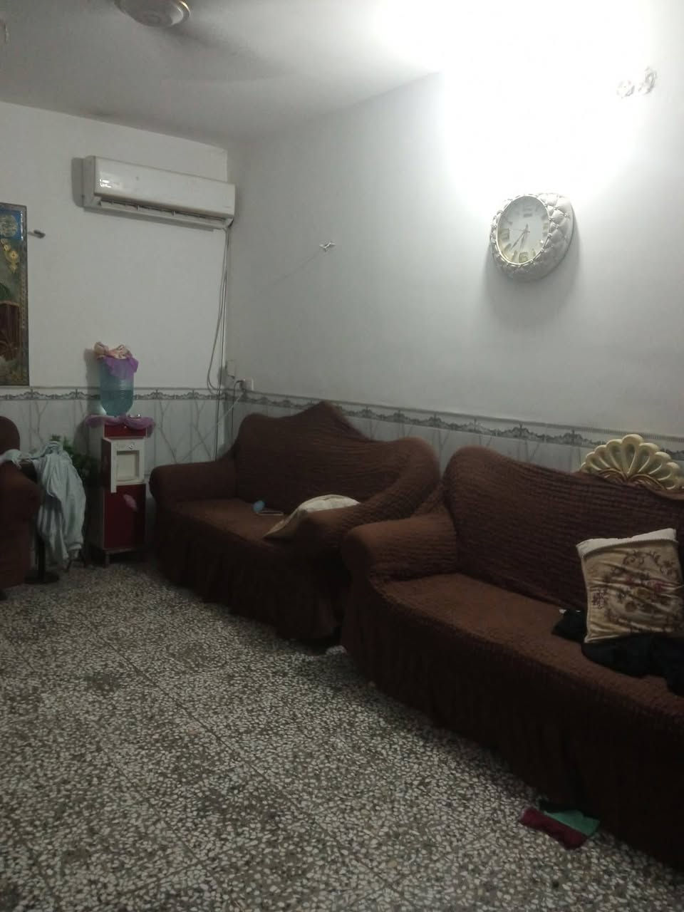 السلام عليكم
بيت للبيع في الطهمازيه قرب مخبز المصطفى فرع الروضة
ثالث بيت عن الشارع العام خدمات كاملة
سند زراعي صرف شرط التحويل
المساحة الكلية 300متر
٣غرف نوم صالة ٦،٤ هول ٦،٤
مطبخ مع صحيات داخلية وخارجية مع كراج يسع سيارتين مع حديقة
نقص البيت فقط ستارة مع صبغ الواجهه
عرض الفرع ٦ متر
للاستفسار ***********
