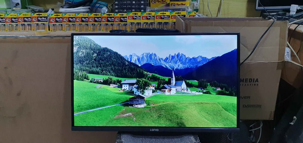 تەلەڤیزۆنی LG FHD سمارتە ئەندرۆید 14
قەبارە 32 وەک نوێیە نرخی 55000 لە
هەولێرە واتساپ و ڤایبەر *********** أربيل, العراق
