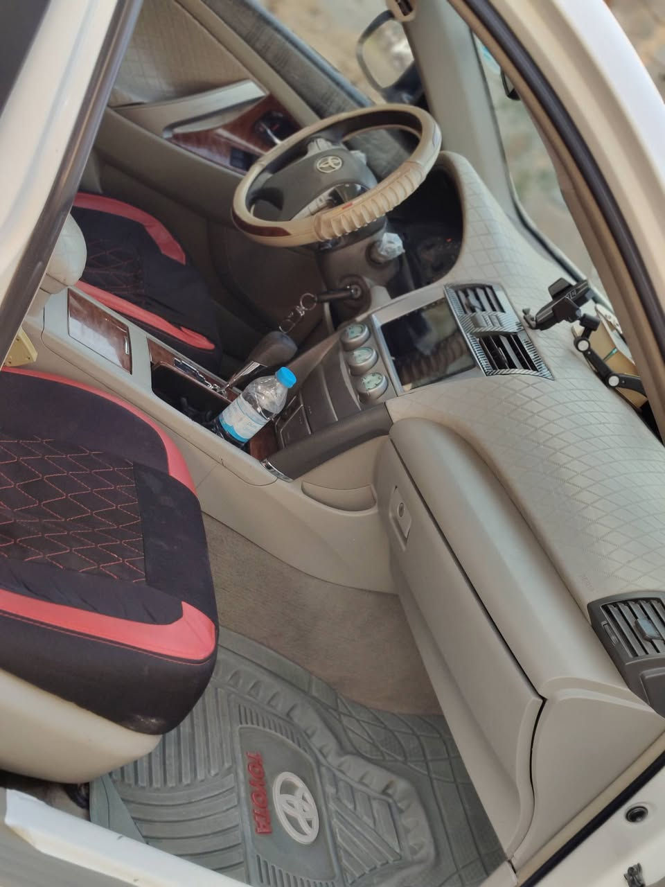 السلام عليكم من رخصت الادمن تيوتا كامري 2008 رقم بغداد باسمي خليجي محرك كير  مكفولات كهربائيات كلها شقاله تخم تاير جديد تحكم ستيرن فول مواصفات تحويل مباشر السعر 120 وبيها مجال بصيط المكان رمادي جزيرة الخالديه (((***********)))
