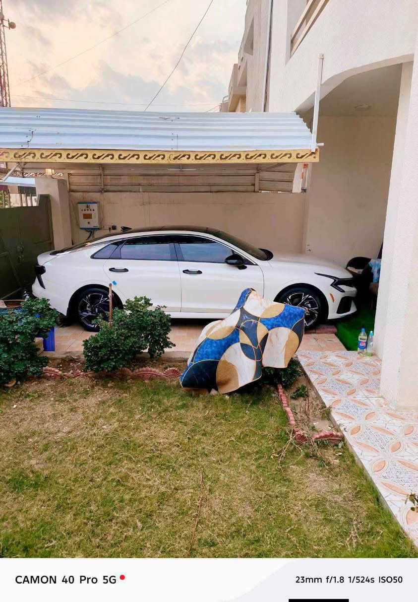 كيا K5 موديل 2025
شاشة كبيرة 10.25 إنج ويا ملاحة و Kia Connect
• يدعم Apple CarPlay & Android Auto (سلكي ولاسلكي)
• شحن موبايل لاسلكي
• مقاعد رياضية GT-Line جلد / SynTex
• مقاعد قدّام كهرباء ويا ذاكرة للسائق
• مكيف ديجيتال أوتوماتيك مزدوج
• قيادة شبه ذاتية (رادار + تثبيت مسار)
• هاند بريك إلكتروني
• بصمة تشغيل
• تشغيل عن بُعد
• نظام قيادة Sport / Eco / Normal
• كاميرا 360 درجة

⸻

 معلومات إضافية

• ضرر: صندوق خلفي
• الرقم: بغداد
• الممشى: 12 ألف 
• ⁠داخله شهداء سعر ٢١ رقم ***********
