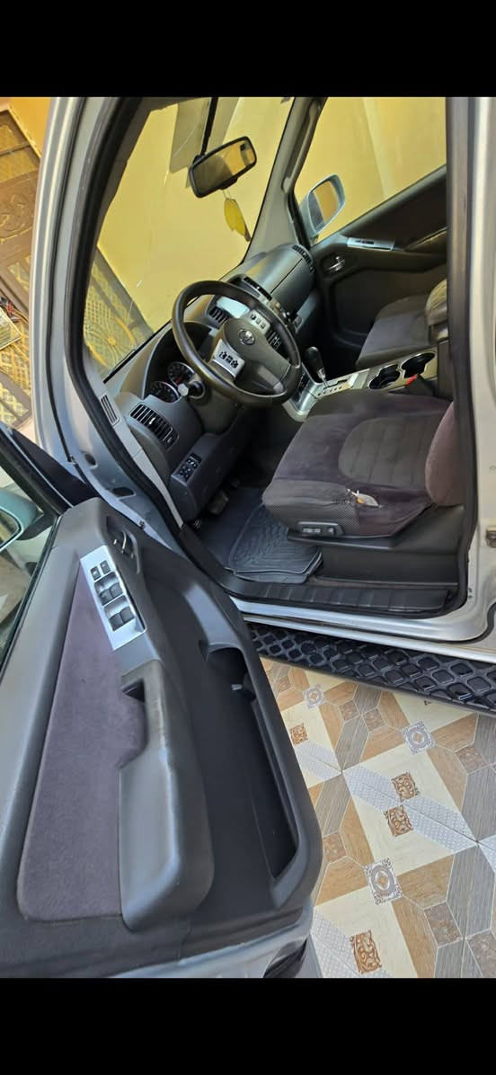 سلام عليكم..  سياره باتفندر موديل 2008 امريكي بيهه 3قطع صبق دشبول ارماده 3قطع تبريد جنطه كهربأ شفط السعر 95 مكاني بابل الحصوه الشراي يتصل ***********
