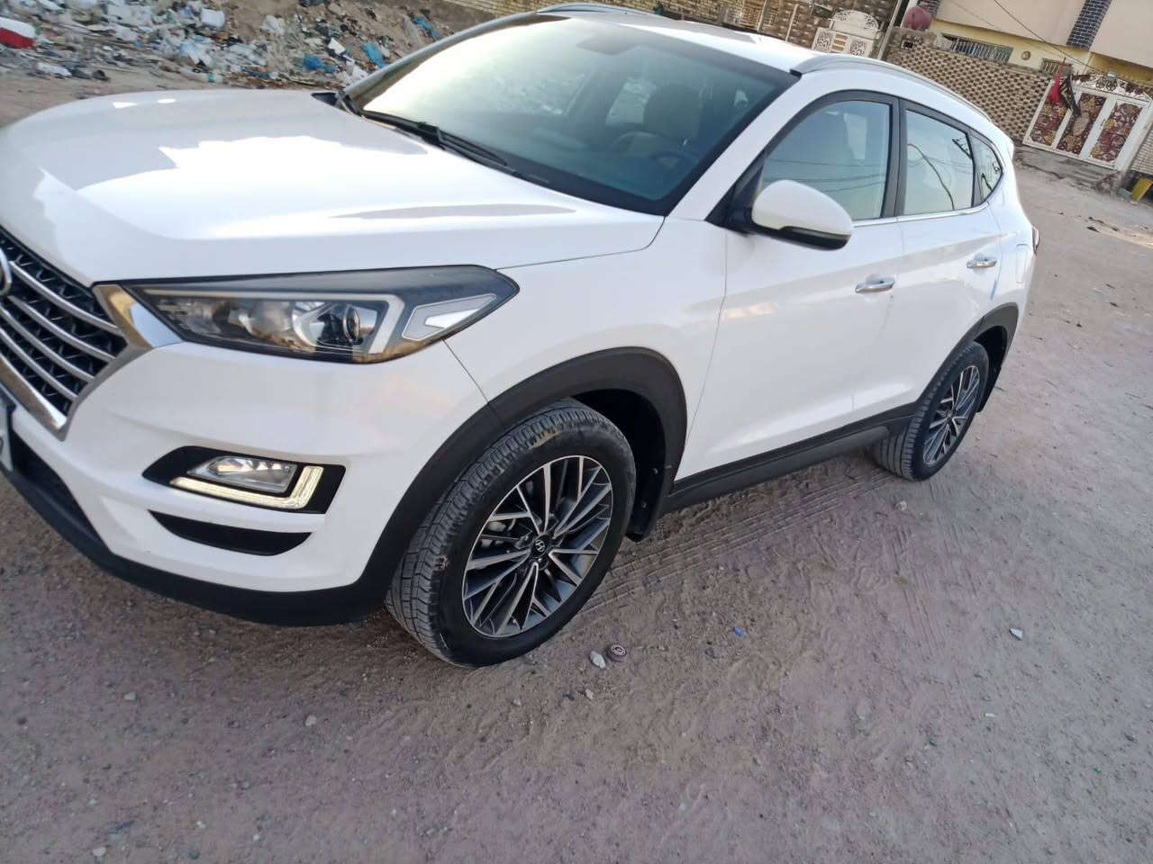 توسان 2020 خليجي كفاله عامه ماشيه 70 الف حقيقي فول مواصفات عدا البانوراما 
السعر 185$ *********** مكان السياره كربلاء

