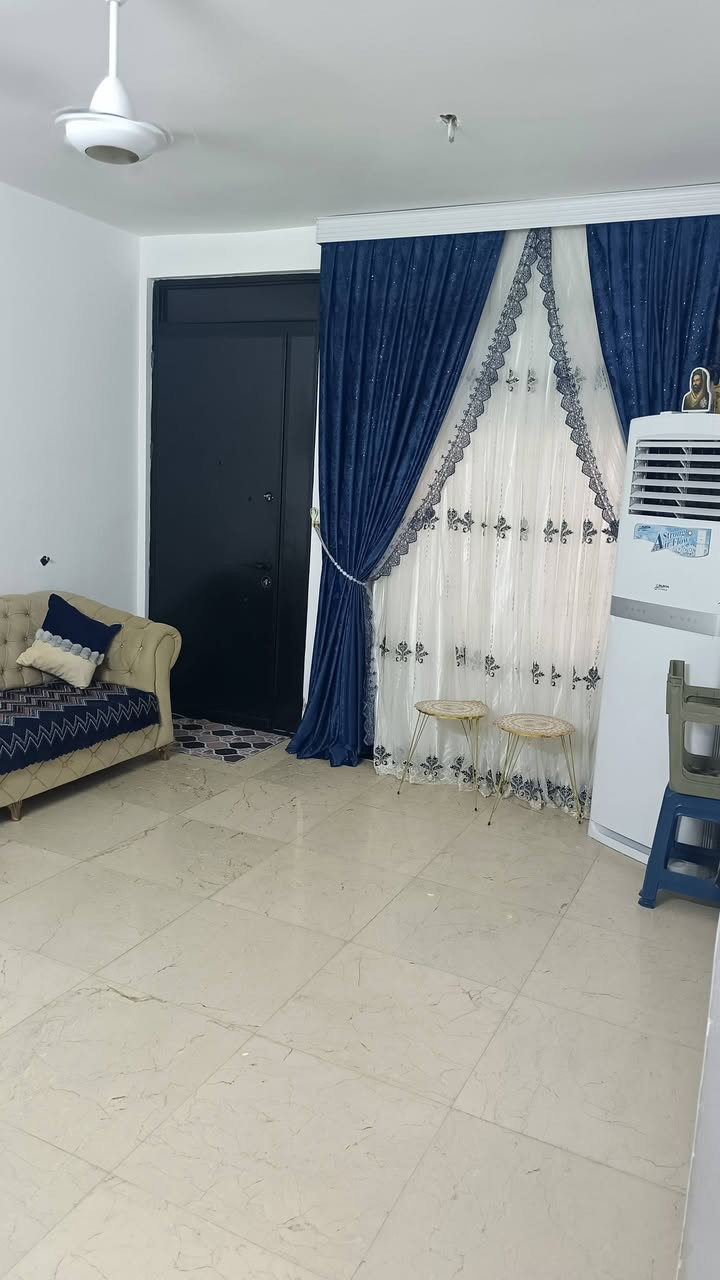 السلام عليكم دار للبيع المساحه 108 الواجهه 12 والنزال 9 البيت جديد استقبال + 2  نوم  + طارمه + ترك + خدمات
الطابق الثاني 2 نوم + خدمات + سطحين 

   عنوان الدار بغداد الجديده
 شارع المسبح خلف روضه المقدام 
للاستفسار والاتصال***********
