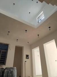 اخواني اللي عنده بيت اريد يشتغله اسود وابيض يتصل على هذا الرقم 0782969...