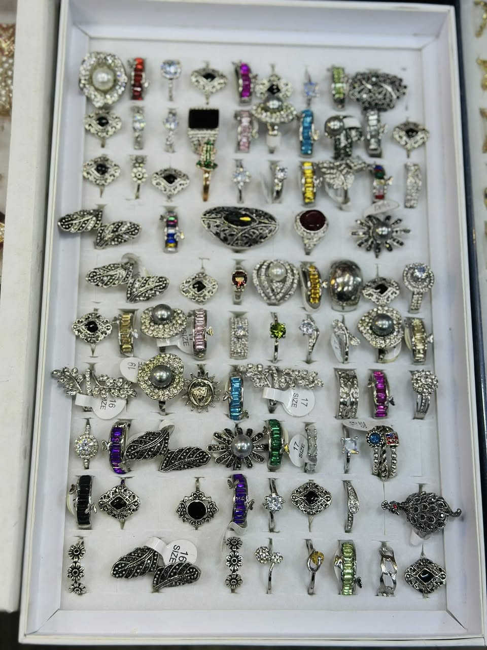 السلام عليكم 
متابعين مجمع النجمة 
حياكم الله عيد مبارك 
اليوم سوينالكم   عروض على الذهب البرازيلي  ٥٠  ٪؜  العرض للعيد  تأخذ قطعتين الثالثه هديه  من ضمن العرض ٥٠ ٪؜

العنوان ديوانية شارع الوكفة مجاور حواء ستايل مقابل احمد الفريجي
***********
