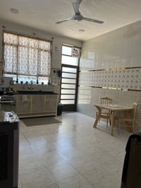 بيت للبيع مساحته 180 الطابق الارضي مطبخ استقبال صاله غرفة نوم حمامات ث...