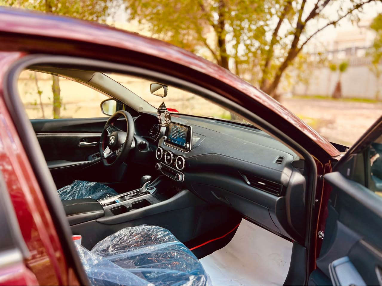 سلام عليكم نيسان سنترا 2024 
اللون ماروني (عنابي)
ماشية 16 الف كيلو متر 
موصفات sv معروفة 
نقطة عمياء 
تحكم ستيرن 
رادارات خلفي + كامرة دوارة 
3 انظمة قيادة ( سبورت + ايكو+ نورمال )
ابواب+ جنطة بصمة
شاشة كاربلي  
السيارة جديدة جداً ومماشية هواية 
ضرر قطعتين (جاملغ سكن وبنيد مبدل) + شي خفيف حداً تصليح داخل بدون شواصي ابداً 
رقم اربيل ترقيم جديد ب اسمي وتحويل ثاني يوم 
السعر 135 ورقة وبيها مجال بسيط للبيع فقط والسعر مناسب 
*********** كركوك, العراق
