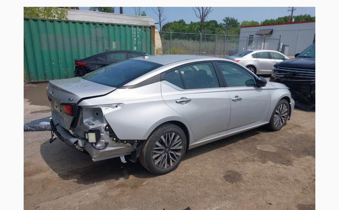 🚗 للبيع | نيسان التيما SV موديل 2024

📍 الموقع: كركوك
🎨 اللون: سلفر
🛣️ الممشى:٤٢ ميل فقط
الضرر فقط موكان رقم  بدون ارباك 
رقم اربيل ‏سنوية هزة براد جديد

المواصفات:
✅ محرك 2.5 لتر، 4 سلندر (188 حصان)
✅ ناقل حركة أوتوماتيك CVT
✅ شاشة 8 إنش مع Apple CarPlay وAndroid Auto
✅ تشغيل بالبصمة ودخول ذكي
✅ كاميرا خلفية
✅ مقعد السائق كهربائي
✅ مثبت سرعة
✅ نظام الفرملة الطارئة
✅ نظام التحذير من مغادرة المسار
✅ نظام مراقبة ا

💰 السعر المطلوب: 16,600 دولار (قابل للتفاوض بالمعقول).

للمهتمين يرجى التواصل على الخاص.
رقم *********** كركوك, العراق
