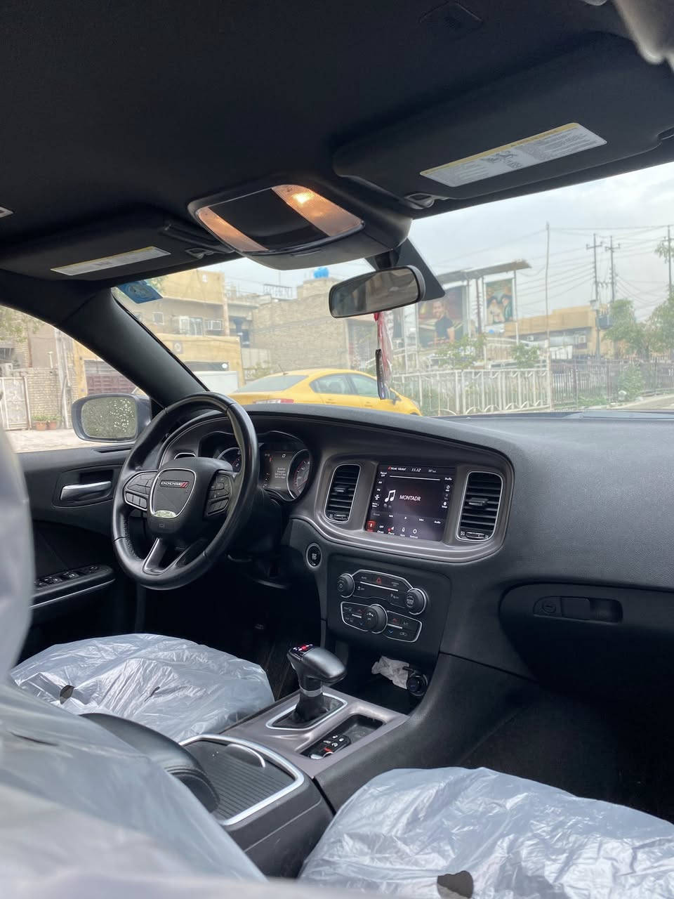 سلام عليكم دوج جارجر 23 sxt  ماشيه 24 شاشه كبيرة بصمة تشغيل عن بعد عليه بجم Gt سياره تخم تاير مكينه وكير وحداديه مكفول حادثه بنيد وجاملغ مكان سيارة بغداد *********** سعر راسني ودلل ع واتساب
