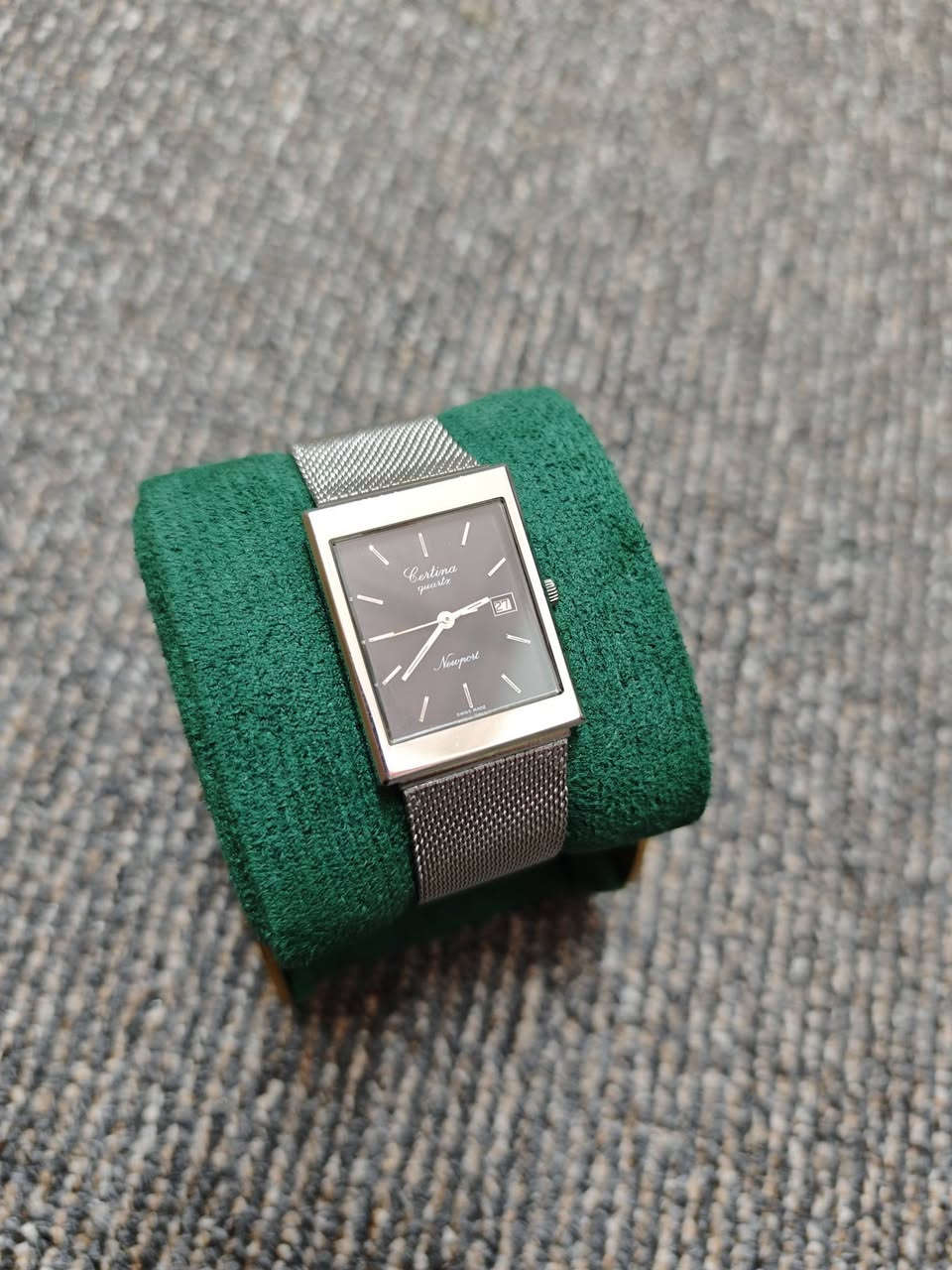 سلام علیکم. 
ساعە سیرتینا نیوبورت سویسری اصلی للبیع. فنتج قدیم انتاج سبعینات. باتری. منفذ یومی. ستنلس ستیل بالكامل. نضیف و شغال مضبوط. سعر 75 الف.


**إذا كنت صاحب هذا الإعلان وتريد حذفه لأي سبب، رجاءا أرسل رسالة إلى الدعم الفني**