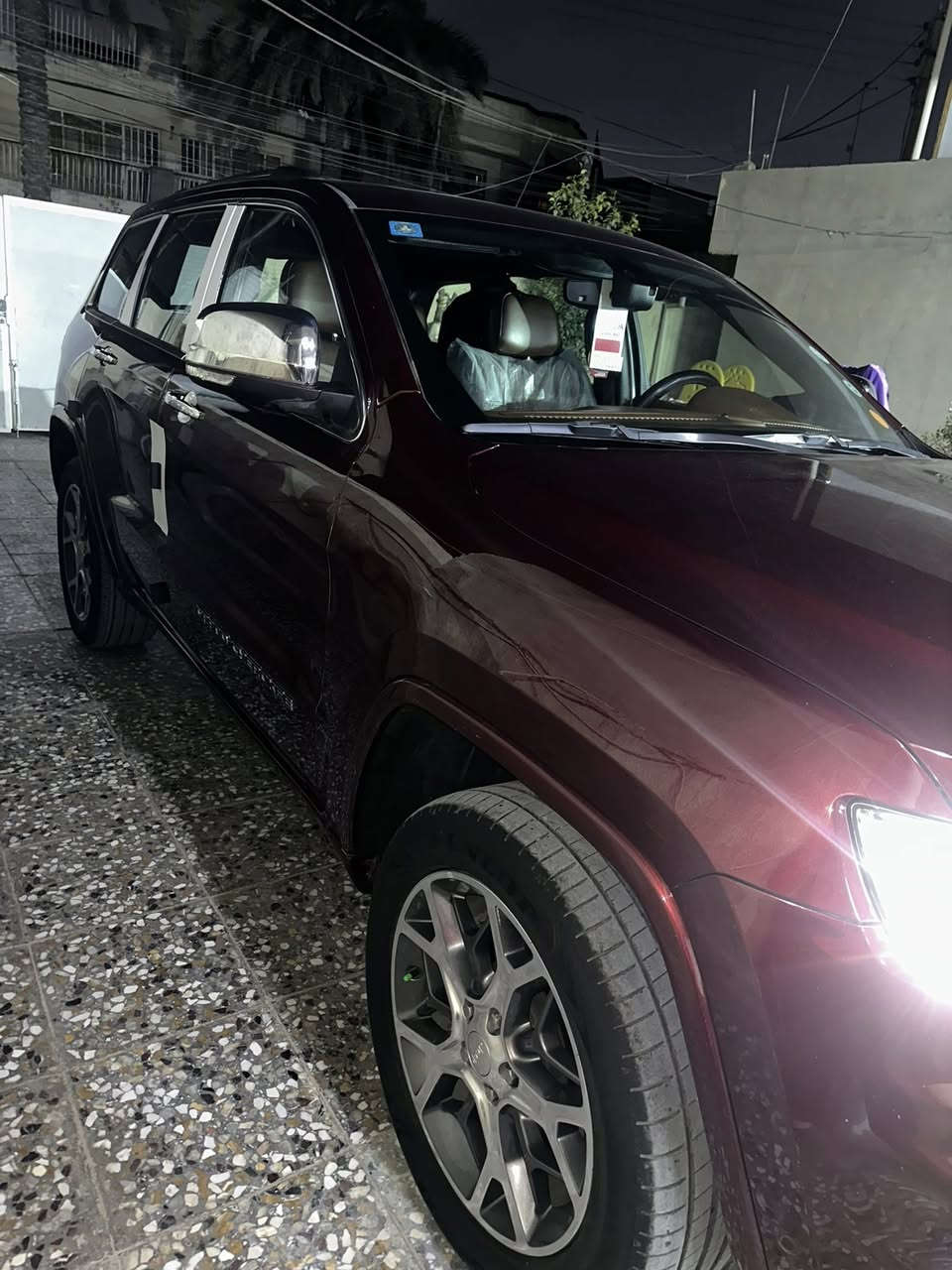 السلام عليكم 
جيب اوفر لاند موديل 2020 فول شاشه وحده داخل قرميدي ماشيه 58 
مكفوله من الضربه والصبغ حته الدعاميات بارد بسيط جداً الباب الخلفيه صفحه الصدر
***********
