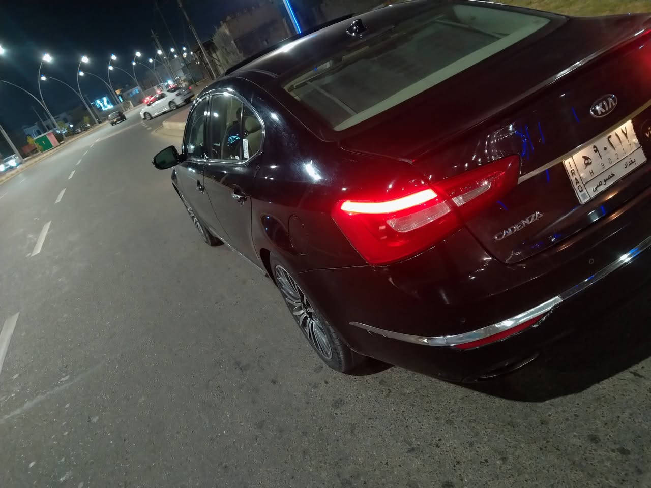 السلام عليكم     للبيع او المراوس حسب القناعه كيا كتدنزا موديل 2014
رقم بغداد تحويل مباشر 
وارد امريكي بيها 3 قطع صبغ 
محرك 6  كير اوتماتيك  
السياره فول مواصفات 
بنوراما 
بصمه تشغيل 
بصمه ابواب 
كشنات جلد كهرباء 
برده خلفيه كهرباء 
تحكمات ستيرآ 
شااشه كامره 
حساسات 
شفتات بالسترآ
انضمه قياده 
اشاير بالمري 
اشاير ترحيب 
تبريد قطعتيت 
مري كهرباء 
ويل كب تخم تاير 
العنوان الرمادي الصوفيه للاستفسار الخاص مفتوح 
هاتف ***********
