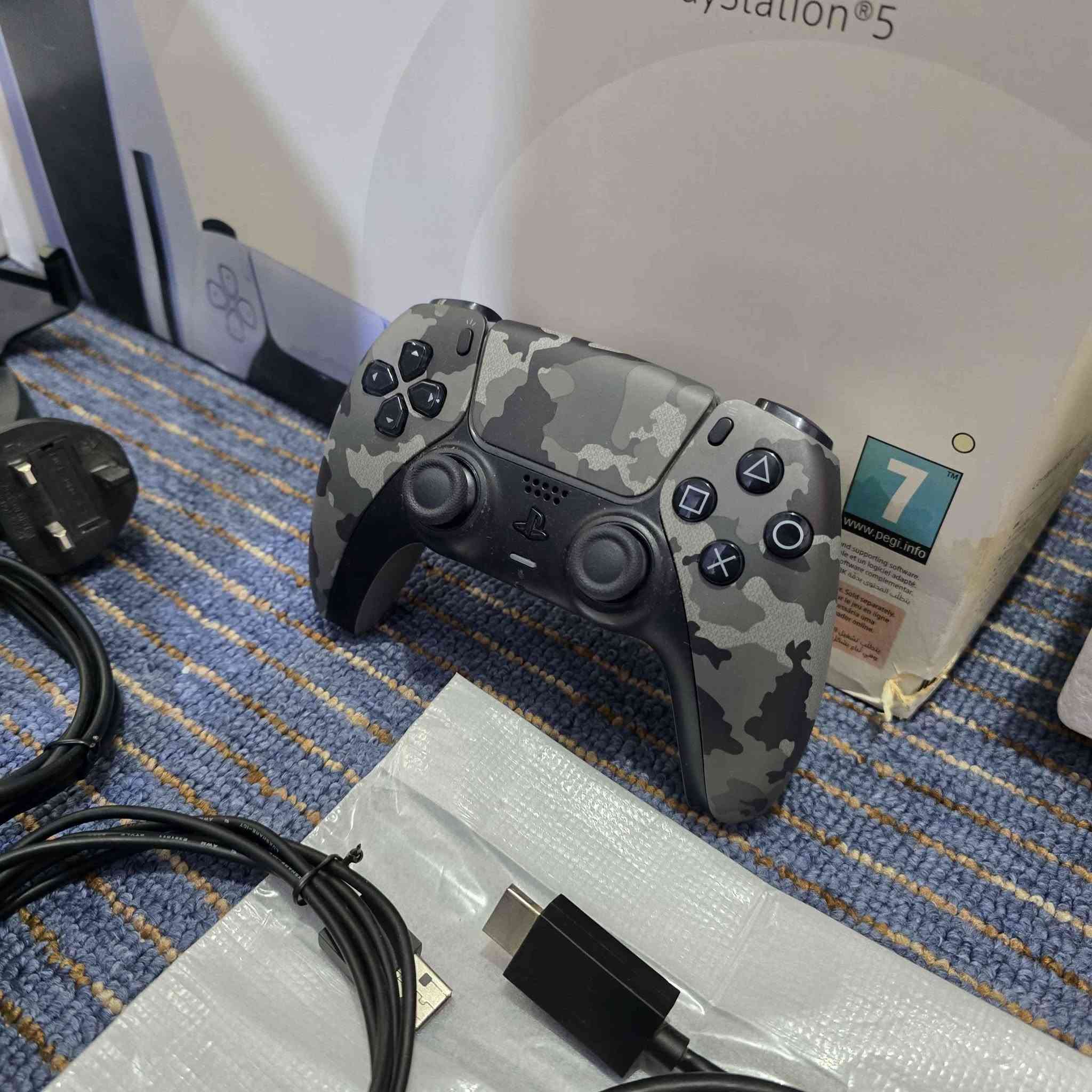 جهاز بلايستيشن 5
نظافة وحالة جيدة جداً
الأصدار الأول أوروبي
جويستك اصلي عسكري 
كارتون وملحقات اصلية
تستلم جهاز مغلف ومكبوس رسمي تغليف شركة
السعر 500 الف نهائي
واسط/الكوت/الحي
*********** الحال, واسط
