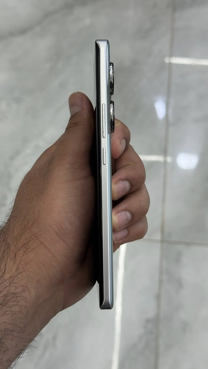 السلام عليكم جهاز ريلمي Gt6 للبيع ملحقاته موجودة مواصفاته :-
الشاشة: AMOLED، 6.78 إنج، 
دقة 1.5K، 120Hz
المعالج: Snapdragon 8s Gen 3
الرام:16 GB
التخزين: 256GB
 البطارية: 5500mAh
 الشحن: 120W
الكاميرا الخلفية:
    * 50MP رئيسية مع OIS
    * 50MP تيليفوتو (تقريب بصري 2x)
    * 8MP واسعة
الكاميرا الأمامية: 32MP
 السماعات: ستيريو
البصمة: تحت الشاشة
 يدعم: 5G، NFC
مقاومة الماء والغبار: IP65
الوزن: 199 غرام
السعر 575 الف و قابل للتفاوض
العنوان بعقوبة 
*********** خاص او واتساب
