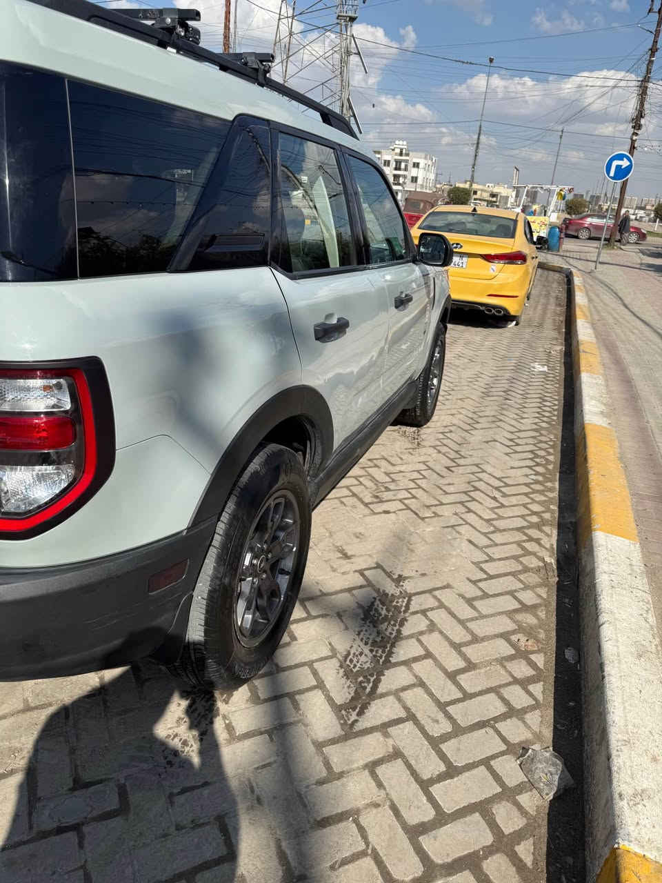 السلام عليكم

فورد برنكو سبورت ٢٢

محرك1.5 توربو

سلندرv3( ٦ نوزل)

كير 8 نمر 

دفع رباعي دبل اكسل 

فئة big bend

تبريد قطعتين ثلج

تدفئة

حساسات خلفية 

كاميرا خلفية 

رمز الباب من فورد 

خمس مودات قيادة goat 🐐

شاشة ابل كاربلاي

حساسات مري ومسار وستيرن 

جنطة كبيرة 

اوتو ستوب + اوتو هولد 

سايد بريك دكمة 

كير ماوس 

بدون صبغ فقط حادث بل مازادت إلاماميه وراديتر  رقم *********** بغداد الغزاليه 
رقم أربيل صاحبه بسمه عربي بغداد, العراق
