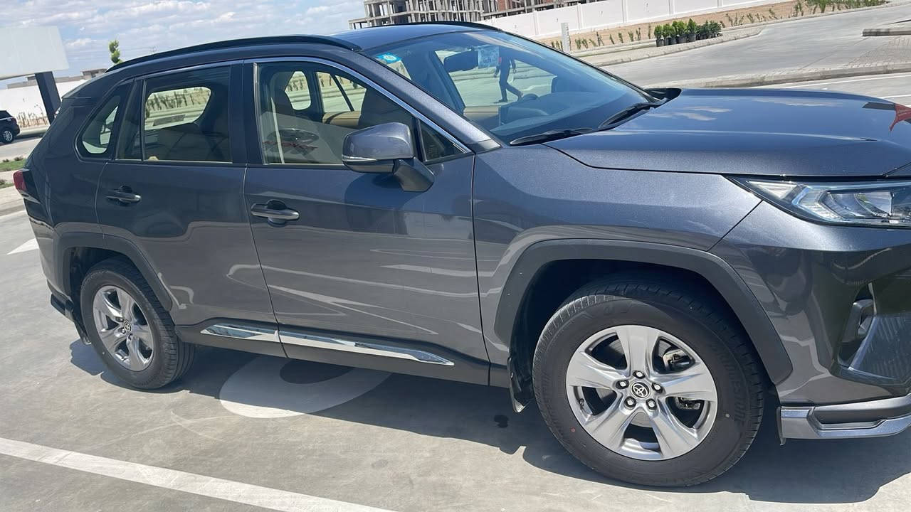 : تويوتا راف فور (Toyota RAV4) - وارد شركة SAS
التفاصيل الأساسية:
• الموديل: 2022
• الممشى: 16,850 كيلومتر
• الوارد: شركة SAS خليجي
حالة السيارة:
• مابيها أي ضرر أو حادث وبدون قطرة صبغ.
• السيارة مغلفة بالكامل بحماية صبغ (PPF).
المواصفات والإضافات:
• بصمة أبواب وبصمة تشغيل
• نظام الوقوف المؤقت (Autohold)
• هاند بريك كهربائي
• مثبت سرعة
• 3 أنظمة قيادة (Sport / ECO / Normal)
• كاميرا خلفية وحساسات خلفية
• ⁠حساسات امامية
• شاشة تدعم نظام GPS وخرائط و Apple carplay
• تحكم ستيرن
• كراسي مخمل مغلفة جلد
• تبريد مركزي أمامي وخلفي
• لايتات أمامية زينون
• ويل كب قياس 18
• بلوتوث ومداخل AUX و USB
المكان: بغداد - العامرية شارع المنظمة - مكتب ابو لواء
للتواصل: ***********
السعر: 26,000$
