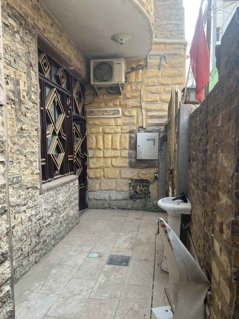 دار للبيع في حي الامين قرب مجسر العباس
 128
تفاصيل اتصال ☎️ ‭0772 272 2820
