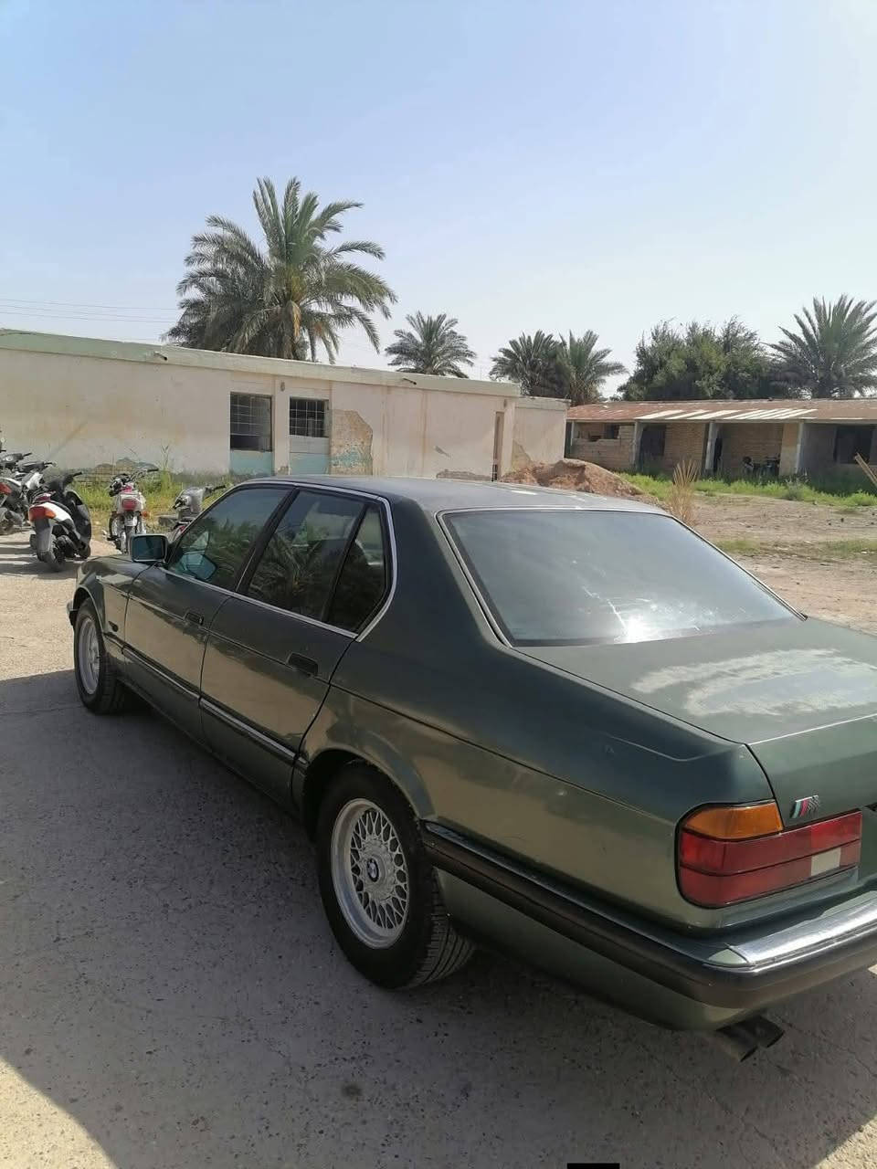 بي ام دبليو حجم 730 موديل 91 
السعر 45 وبيها مجال قليل 
باقي التفاصيل راسلني خاص


**إذا كنت صاحب هذا الإعلان وتريد حذفه لأي سبب، رجاءا أرسل رسالة إلى الدعم الفني**
