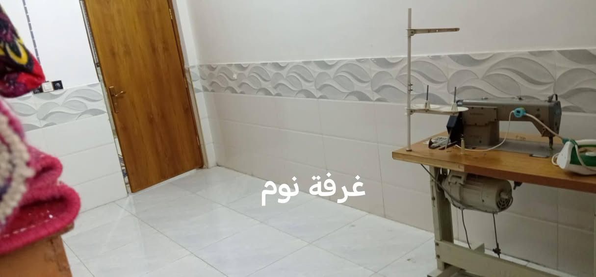 السلام عليكم ورحمة الله وبركاته بيت للبيع زراعي مساحه ١٤٠ بناء طابوق حديث يتكون من غرفتين او صاله او براني او مطبخ او حمام في حي الويرسي عله طريق الزوار يم ملعب السنبله للاستفسار الاتصال على الرقم او مراسله الصفحه ***********
