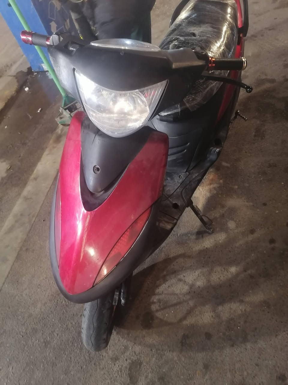 السلام عليكم دراجه ماكس للبيع فول نظافه احلى من الصوره مكان نجف السعر 450 وبيها مجال  رقم الموبايل *********** دراجه فول نعومه 💙👁️
