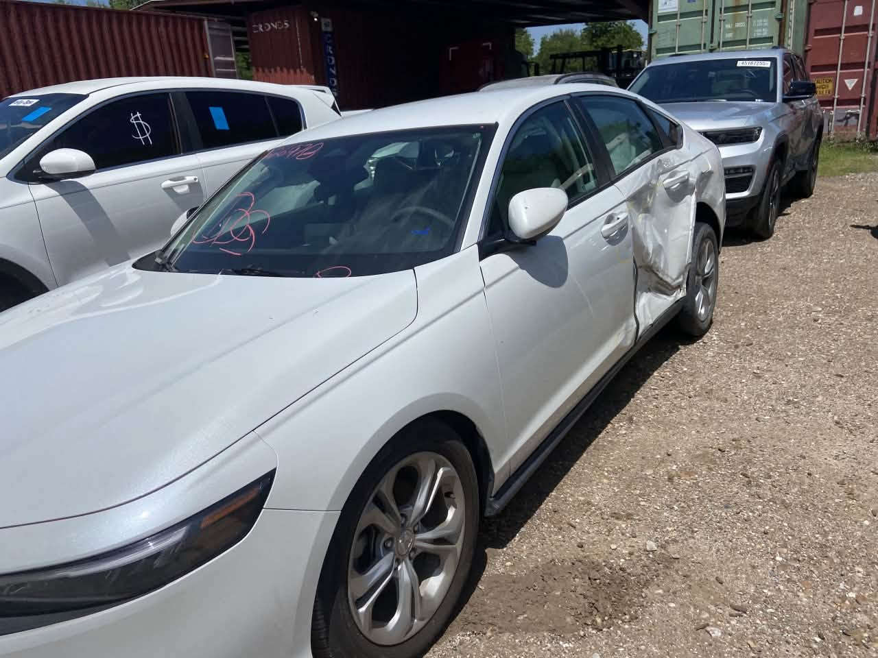 للبيع هوندا أكورد 2023 – فئة LX

* الموديل: 2023
* الفئة: LX
* الممشى: 37,000 كم
* المحرك: 1.5  تيربو
* القوة: 192 حصان
* عزم الدوران: 260 نيوتن.متر
* ناقل الحركة: CVT أوتوماتيك
*رقم اربيل
* اللون ابيض صدفي 
السيارة بحالة ممتازة، اقتصادية في استهلاك الوقود، قيادة مريحة وسلسة، ومجهزة بأنظمة أمان متقدمة مع مقصورة واسعة ومريحة.
السيارة نظيفة وجاهزة للفحص
الضرر الباب خلف السايق تبدليل وهلال الجامغ فقط *السعر 210 وبيها مجال 
***********

