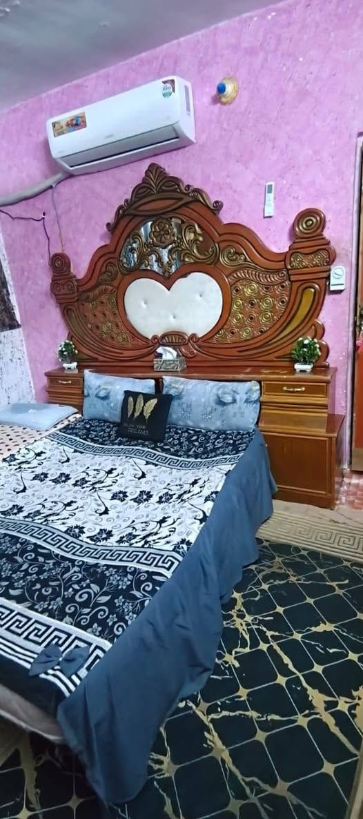 غرفة اخشاب عراقي نفخ 
السعر 650 بيه مجال مكاني كربلاء ملاحضة بيه كسر قليل بلتختة  
رقمي ***********3
