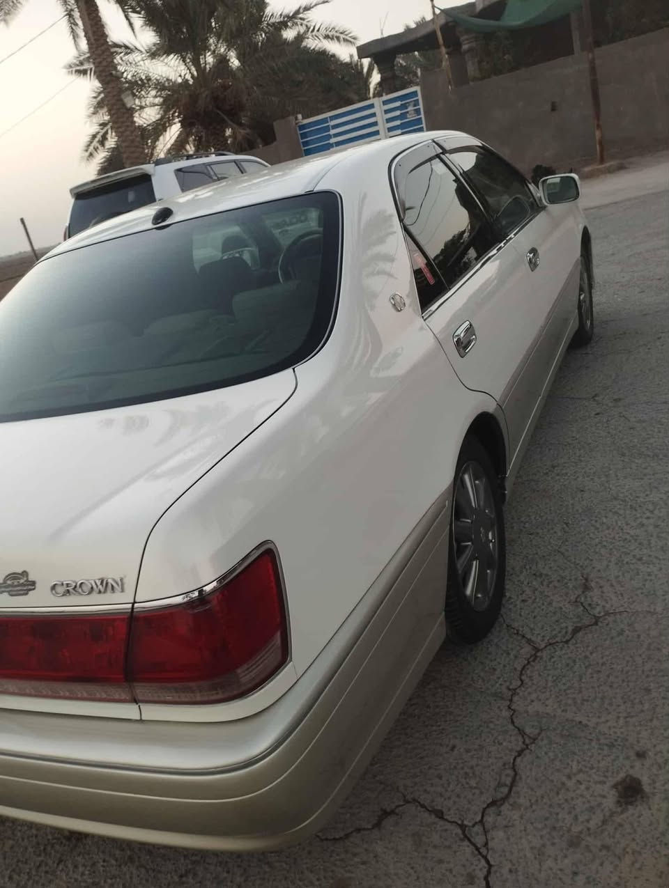 ﷽
السلام عليكم ..  كراون  ((   ملكه.  ))
للبيع ملكه.  رقم كركوك نكليزي تسجيل جديد دخول جديد   هزه جديده 
 موديل 2003 _اصل 
تحوير فوك وجوه نجف
مكينه. دي فور الكبير جديده 
شاصي 75. 
كير مكينه حداديه كله جديد 
وكاله  ثاني يوم  ارقام حديد 
كفاله . كص ونقل جثه وضربه فقط جاملغ بارد بصيط  لون ابيضّ محجل. 
سياره جديده كلش كلش وحلوه 

✅  ♕  المواصفات ♕
✅       : 3 دكم   :
✅   كرستال اصل
✅ ستيران كهربائي 
✅  كشنات أربعه كهربائي
✅  مري شفط بلاد  
✅  تحكم  خلفي كامل بلصوت  
✅   دمام خلفي  
✅مثبت سرعه
✅ غرفة بيجي  وصاج ملكي 
✅ سييدي 6. اقراص
✅ ويل كب نجمه
✅ برده خلفيه 
✅ قواعد ارقام أصلي
 وبعد بيهه مواصفات م
السعر تصل وشلع عيوني 
 كلشي اكو بل سوك وحسب نضافه 
وحسب النظافه 
العنوان : نجف الأشرف 
ل اتصال 📞 ***********
