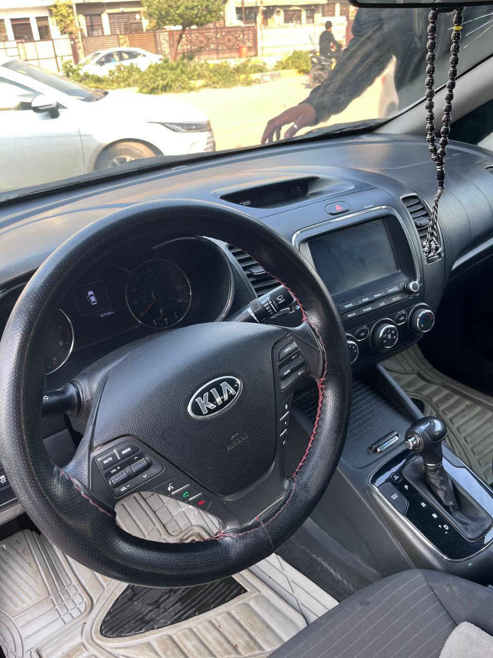 فورتي ٢٠١٨ وارد امريكي 
حادث  كما موضح بلصور  فقط بدون صبغ بدون اي تعمير  ماكو فقط ربع الجاملغ الامامي بعده نفس الوضع ماشيه 87

قابل للزياده السياره مواصفات s

شاشه جبيره 

مكينه ٢٠٠٠ دوش

وجاهزه متصرف ولا دينار عليها 

***********

الغزاليه .135 معروضه وبيها مجال
