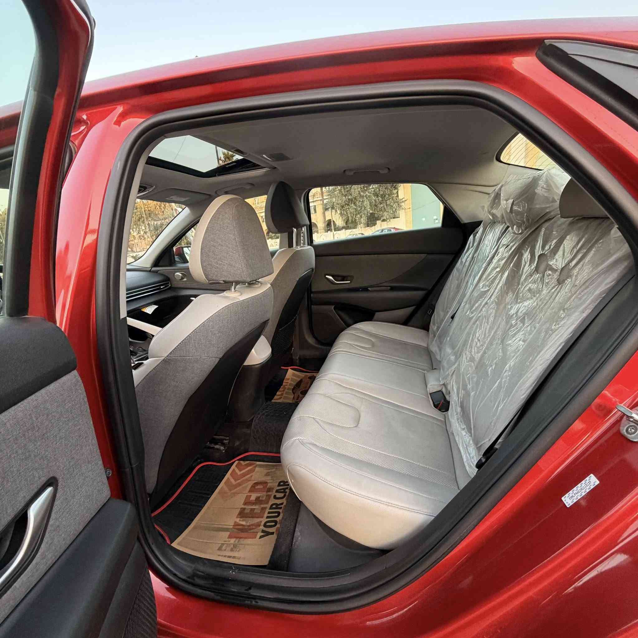 السلام عليكم الانترا 2021 أمريكيه محرك 2000 دوش جاملغ. خلفي وشويه بقبق الجنطه بجم كبس السياره لمتد واحد على واحد فول موصفات ماشيه ٦٨ الف حقيقي رقم بغداد السعر 152 السياره  مكانه الاعظميه ***********
