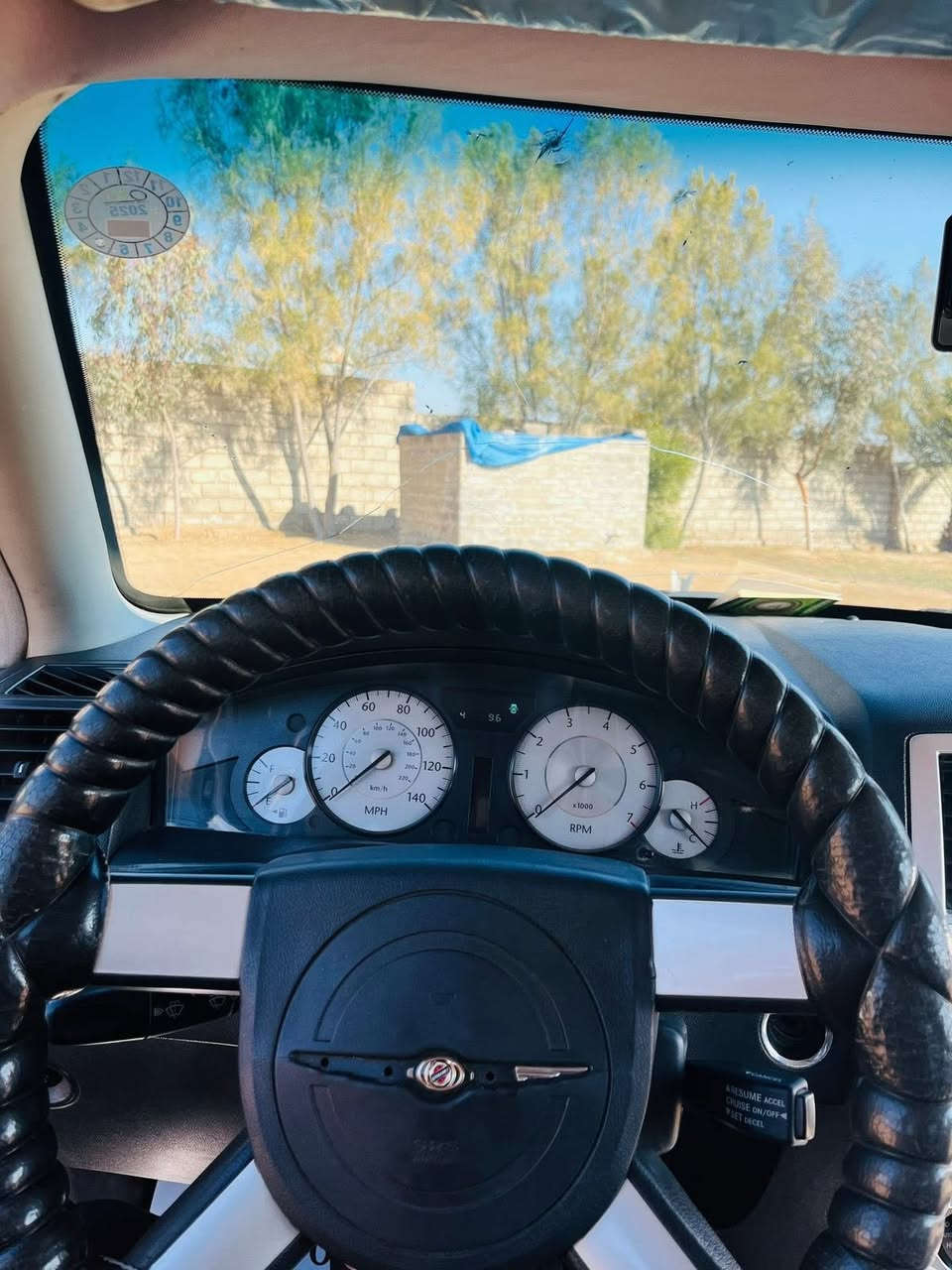 الـحلال للـبيع
كـرايسلر اوباما موديـل 2010. /3.500 /4 چوكـات

الضـرر جاملغ خلفي اليسار شبر معدل و مصبوغ

الجاملغ اليمين الأمامي صبغ فقط بدون ضربه 

السياره جاهزه صدر امامي و خلفي ماتصرف عليها شي شرط. طخم تاير جديد و راديتر هيمي و دبه مي و بور و قايش تايم كيس. رولات و طخم بلكات كله البارحه شادهن 
#السعر 128 وبيها مجال
للاتصال ***********
