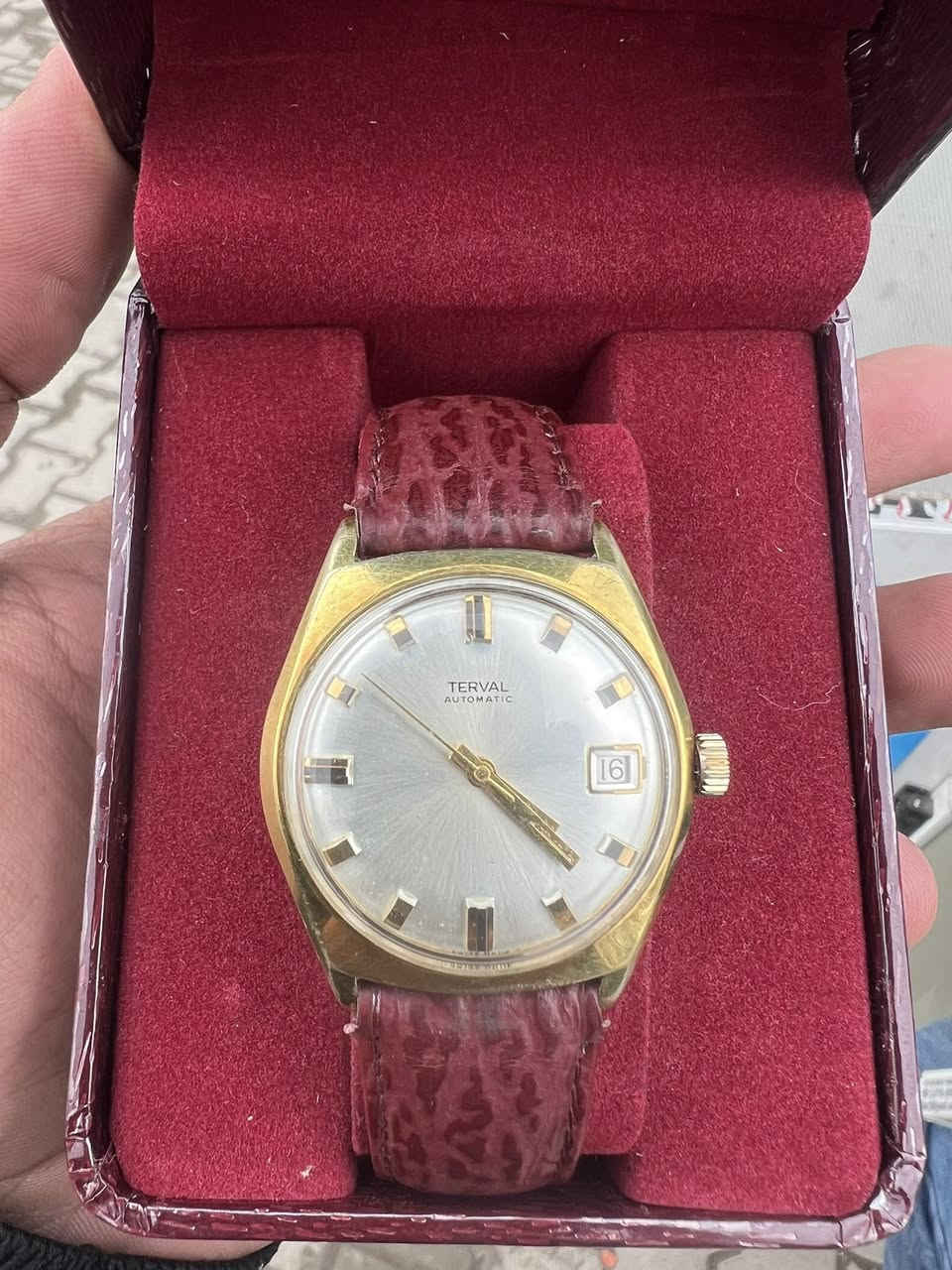 ساعه TERVAL اصلي نظافه 95%مع سير إضافي
السعر : 120$


**إذا كنت صاحب هذا الإعلان وتريد حذفه لأي سبب، رجاءا أرسل رسالة إلى الدعم الفني**