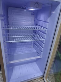 ثلاجة صغيرة للبيع جديده سعره 125الف وبلازمه 42نظيفه سعره 110الف ويوجد ...