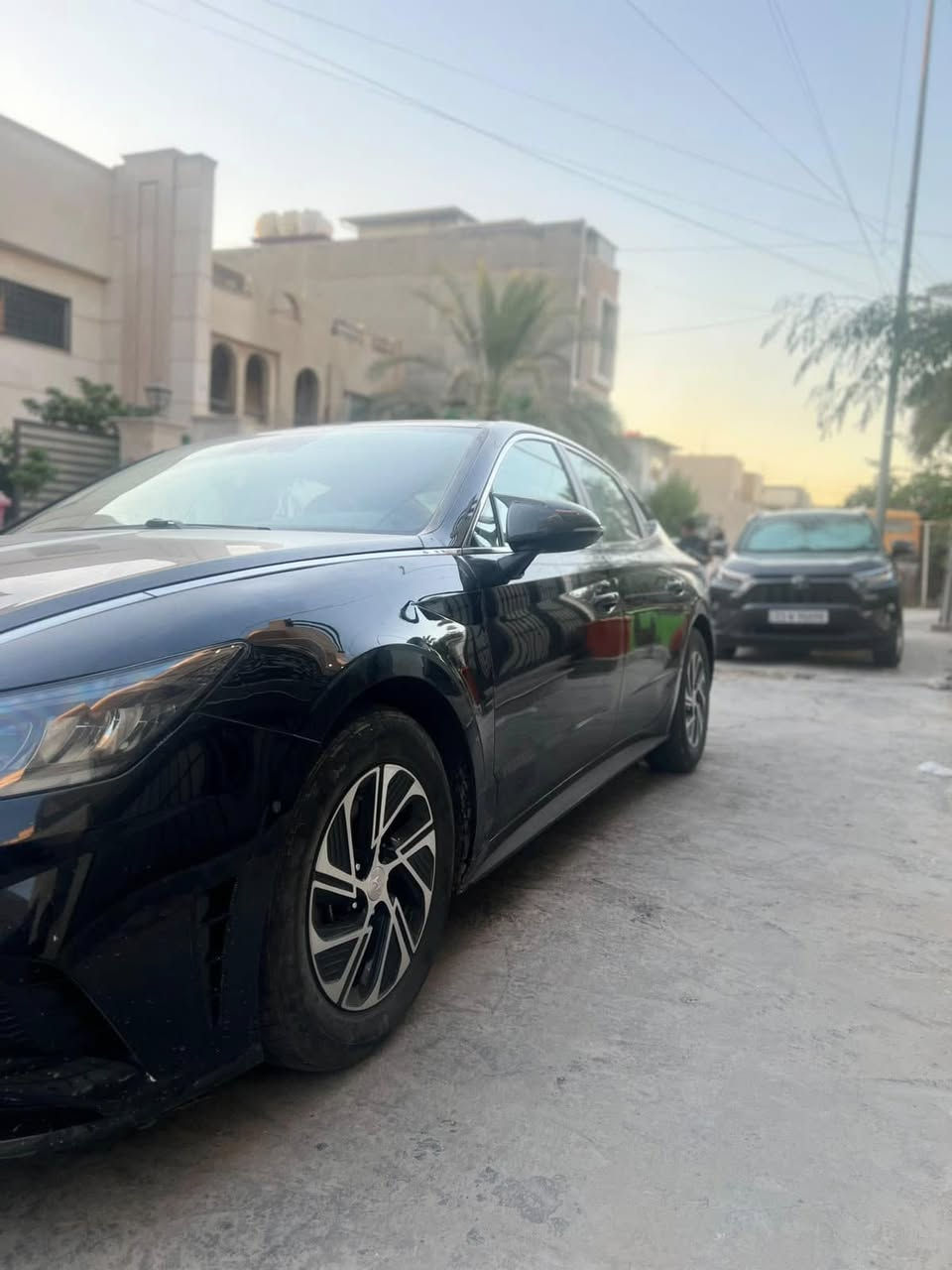السلام عليكم ‼️‼️‼️‼️

سوناتا 2022 هايبرد محرك ٢٠٠٠ 
سياره نضيفه وحيل معتني بيها 

-  داخل ابيض وحليبي واسود كشنات قماش مو جلد كامرات رادارت امامي خلفي صندوق فتح غلق ذكي توقف ذاتي بلرجوع 
بس تفتح الباب من بحده الگير يحول على ال P
تبريدها قطعتين ثلج ما شاءالله نقاط عمياء بلمري مري كهرباء وبعد هواي مواصفات والسوناتا معروفه

- ماشية ٥٠ الف ميل 
مكينه كير برغي ممفتوح 🚨🚨🚨
على گد تبديله الدهن والمي ينفتح البنيد
بانزين كله محسن ما شامه العادي
و ارقئ دهن يتبدللها والمقصد السياره حيل نضيفه وبلعافيه على الياخذها

- حادثها جاملغ ايسر معدل وحافه البنيد
حادث جدا تافه !!

- معروضه بسعر ١٥٩ وبيها مجال قليل بلعافيه على الياخذها
مكانها بغداد اليرموك

رقم ومتوفر واتساب - ***********
