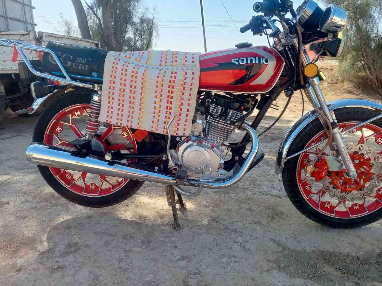 سلام عليكم دراجة للبيع سيفان موديل 2024 وراق سكنر مكفولة كفالة عامة مكان بابل  الشوملي السعر 600 وبيه مجال الستفسار ***********
