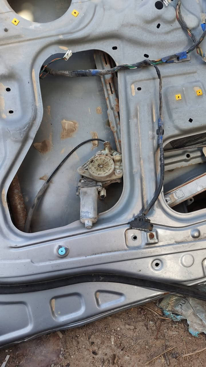 السلام عليكم جام صفحه اليمنه باب العبري والسلايت وبطاين وقفلات للبيع سعرهن كلهن شلع ب175 قفل مكاني بصره ابو الخصيب رقمي ***********
