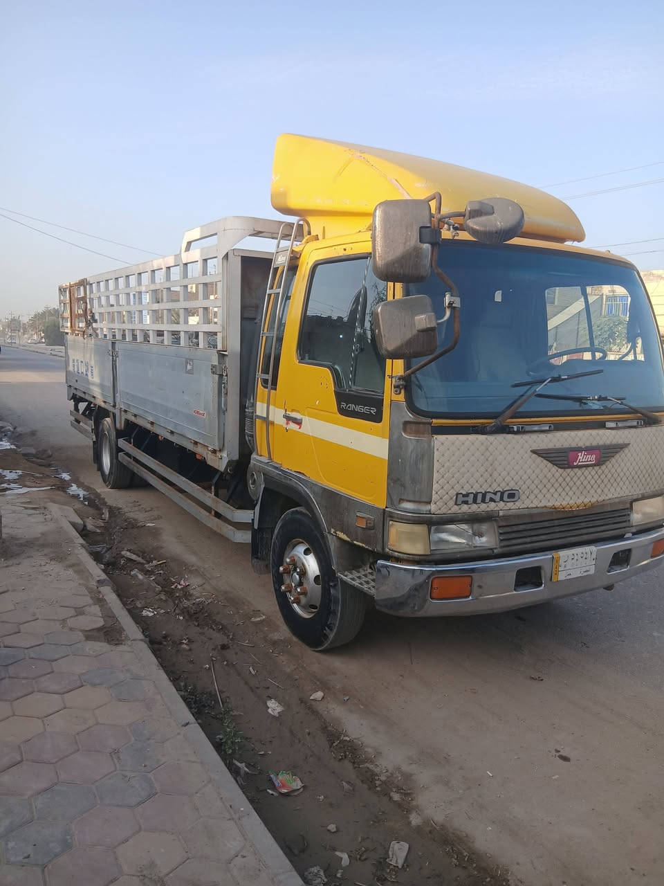 هينو طيره موديل ٢٠٠٠ رقم بصره راعيها يمنه بالناصريه سياره جاهزه تخم تاير باتريات  حداديه مكينه كير كله جاهز السعر المطلوب ١٤٥بيها مجال رقم الهاتف ***********
