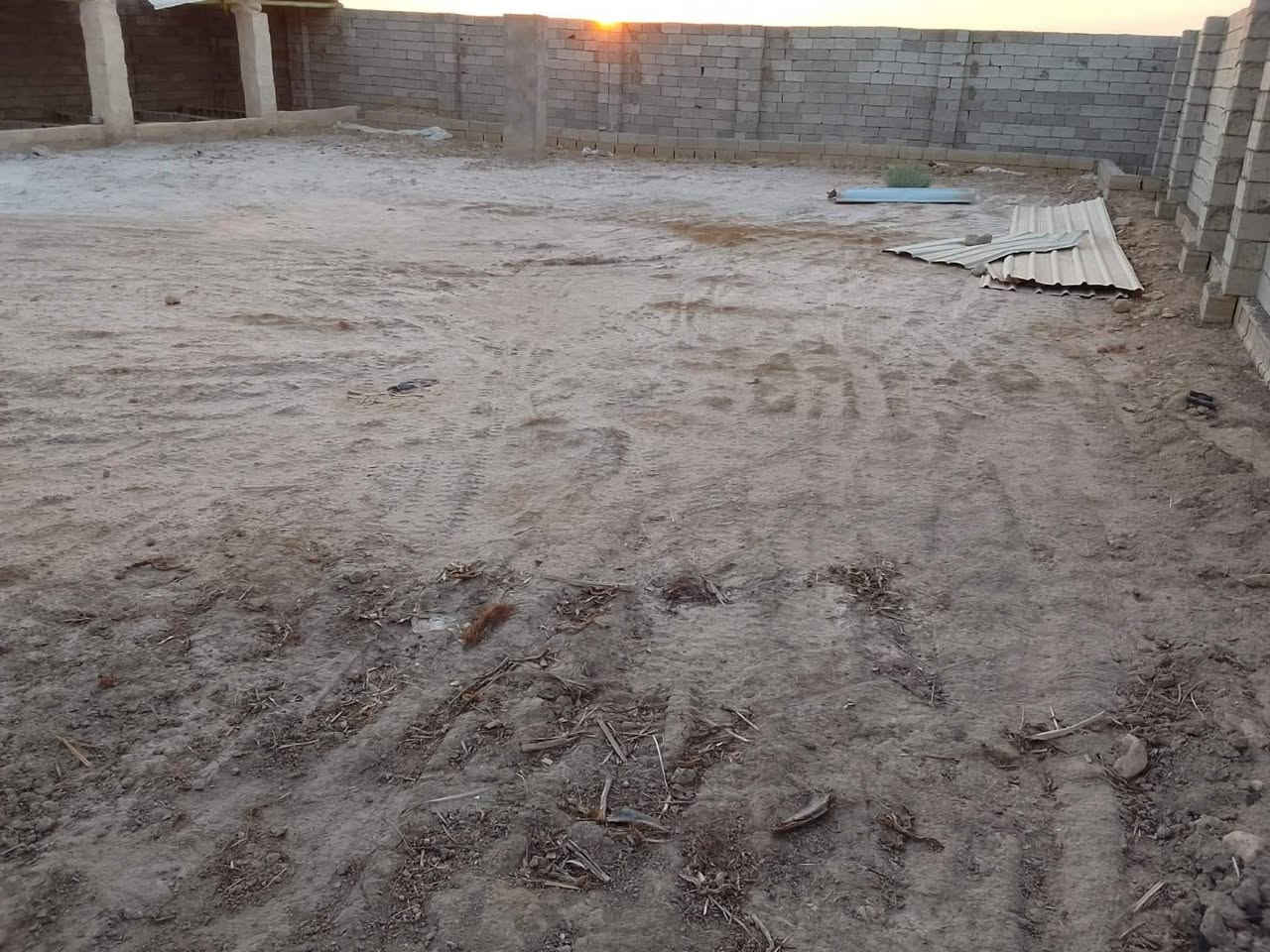 ٦ دوانم  سند ٢٥ وبأسمي. فيها ماء وكهرباء.وقرب نهار.  وبيت. وحقل بل حسينيه. قرب دغاره. ***********
