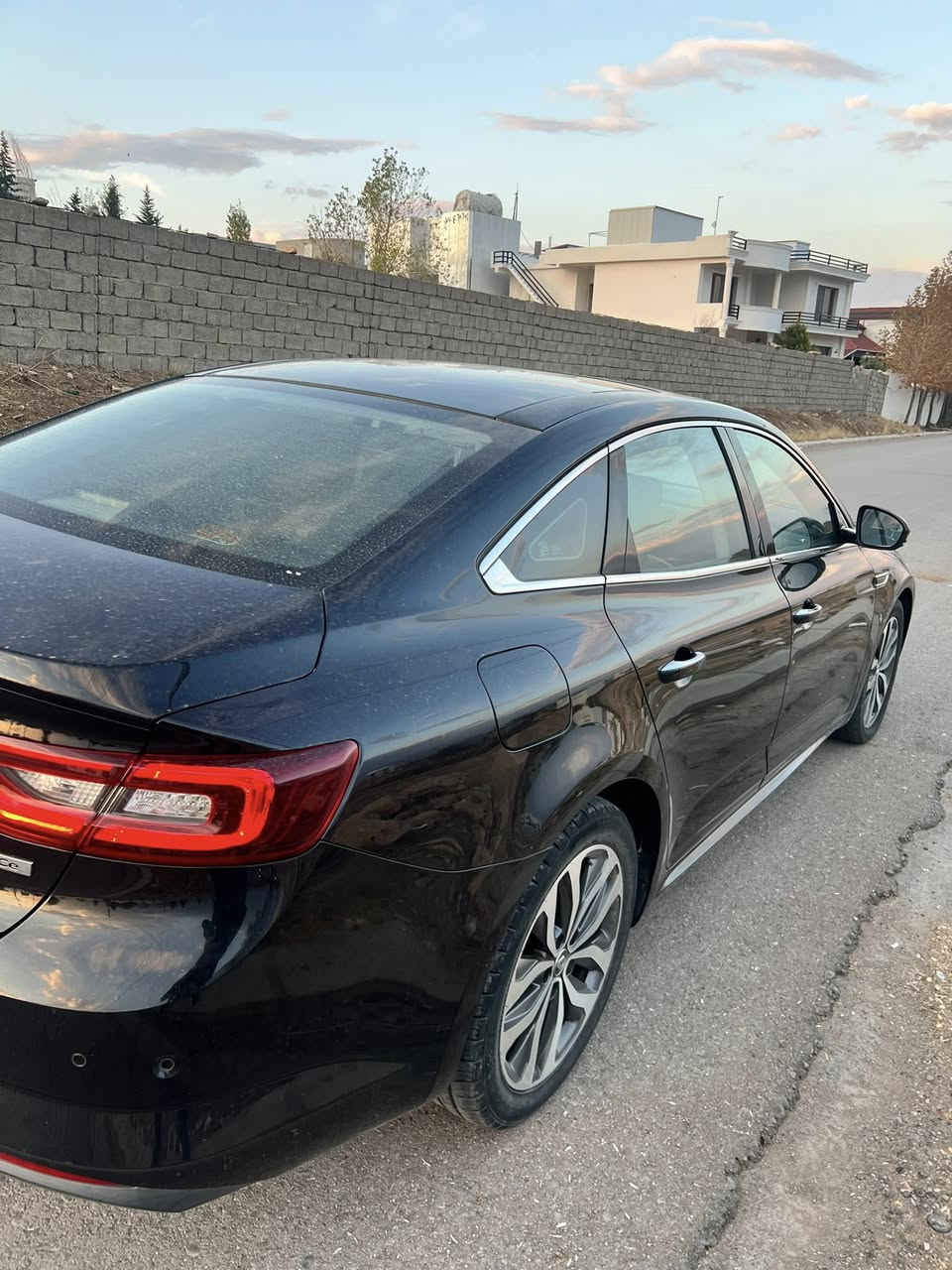 ٥١ هزار کیلو متر رویە
گیرو مکینە بە شرت
بی سبوخ
***********
